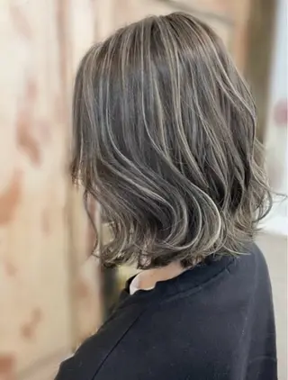 ショート カラー Mëw &のヘアスタイル