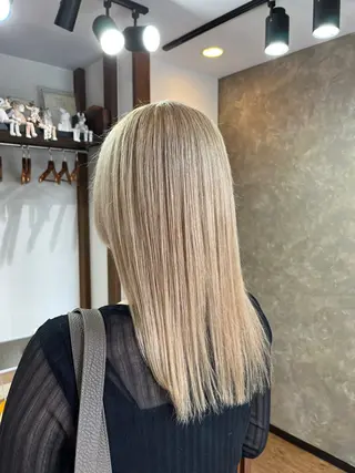 ミディアム カラー 有田裕真 【ブリーチカラー】のヘアスタイル