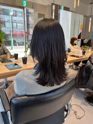 ミディアム ミオ💎ショート 透ける暗髪のヘアスタイル