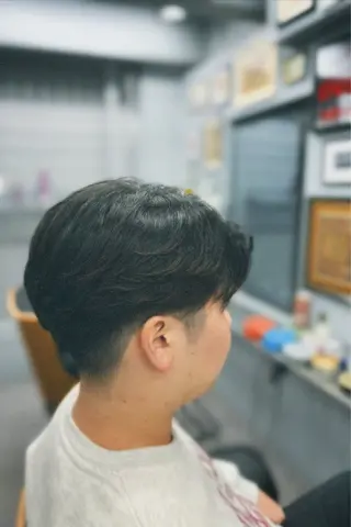 ミディアム パーマ メンズ 池袋メンズパーマ フェード純平のヘアスタイル