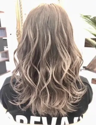 ロング カラー GRANDE アオキのヘアスタイル