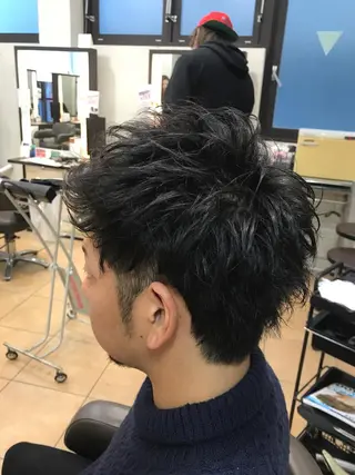ショート パーマ メンズ 鍋島 拓真のヘアスタイル
