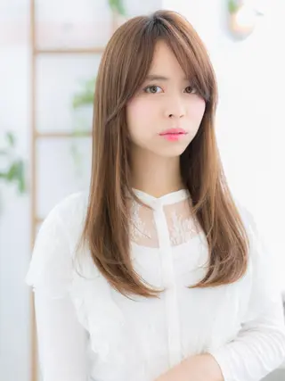 ミディアム カラー トップ スタイリストのヘアスタイル