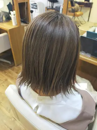ミディアム 山木 裕子のヘアスタイル