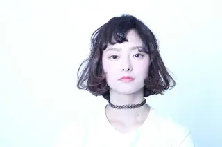 ミディアム パーマ カラー ショートヘア💫 ハイトーン西田拓馬のヘアスタイル
