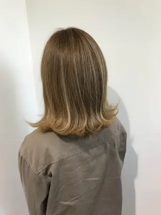 ミディアム カラー ブリーチ特化 梅田本多翔のヘアスタイル