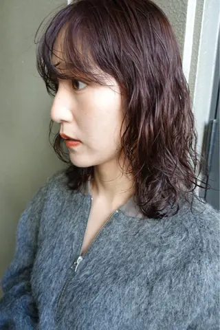 ミディアム カラー パーマ 💓パーマ，💗 レイヤーカットのヘアスタイル