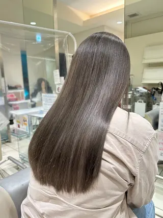 ロング カラー 海希/ブリーチ透明カ ラー/レイヤーカットのヘアスタイル