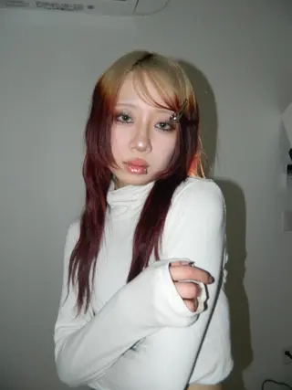 ロング カラー ケアブリーチ/派手髪 ハイトーン/ナナのヘアスタイル