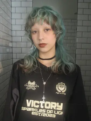 セミロング カラー ヘアアレンジ minto/ 似合わせ/ハイトーンのヘアスタイル