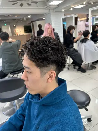 ショート パーマ メンズ フェザーパーマ職人 🪶ryosukeのヘアスタイル