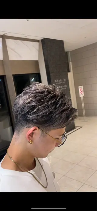 ショート カラー メンズ 岩崎 唯人のヘアスタイル
