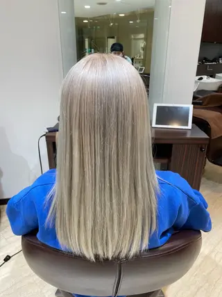 セミロング カラー TAYA 玲央のヘアスタイル
