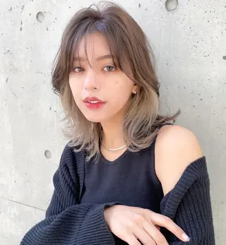 セミロング カラー 韓国レイヤーカット/ ダブルカラーのヘアスタイル