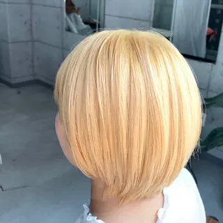 ショート カラー パーマ ヘアアレンジ メンズ キッズ ネイル マツエク・マツパ 切りっぱなしヘアボブ ミディアムヘアRYOのヘアスタイル