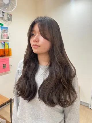 カラー Valeur by オシャレ泥棒所属・金森 実海のヘアスタイル