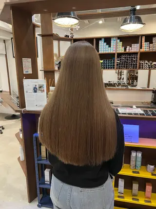 ロング カラー まろやかなベージュ 小池春樹のヘアスタイル