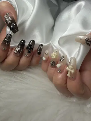 ネイル ゴテゴテ💙ワンホン リオナのネイルデザイン