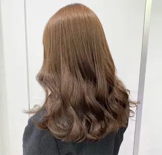 セミロング カラー ヘアアレンジ 🫧モテる💗ダメー ジレスハイトーン🫧のヘアスタイル