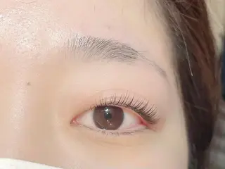 マツエク・マツパ サラバイ ニコットの眉毛・アイブロウイメージ