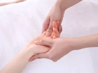 小顔・毛穴・たるみ ネイル　似内真樹のエステ・リラクイメージ