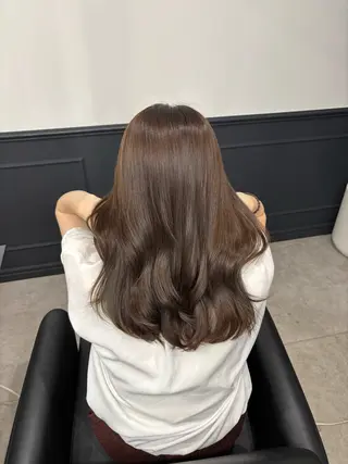 カラー 長谷川 さくらのヘアスタイル