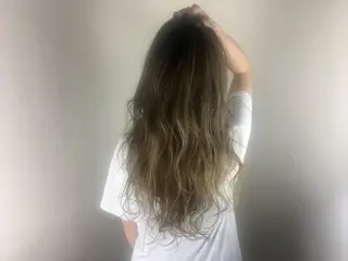 ロング still .のヘアスタイル