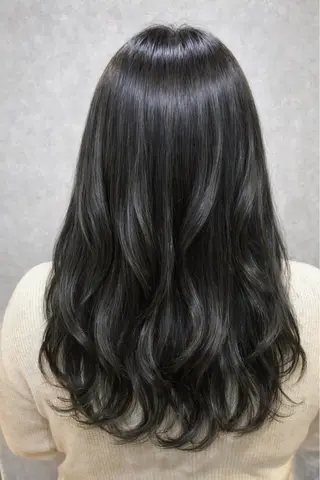 ロング 山本 悠理のヘアスタイル