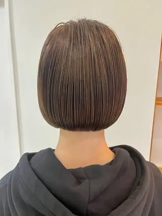 ショート カラー コバヤシ リョウのヘアスタイル