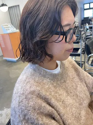 ショート カラー パーマ 💓パーマ，💗 レイヤーカットのヘアスタイル