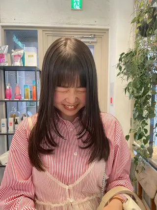 ロング カラー ミルクティー× グレージュMOMOのヘアスタイル