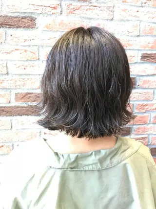 ミディアム カラー パーマ 井上 佳奈のヘアスタイル
