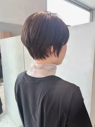 ショート ブリーチなし 寒色カラーのヘアスタイル