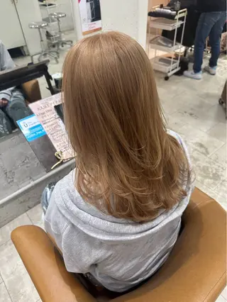 ミディアム 青山 綾乃のヘアスタイル