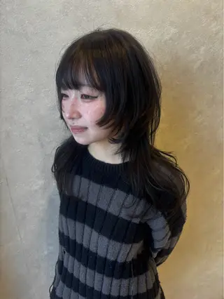 ミディアム カラー 福冨 由梛のヘアスタイル