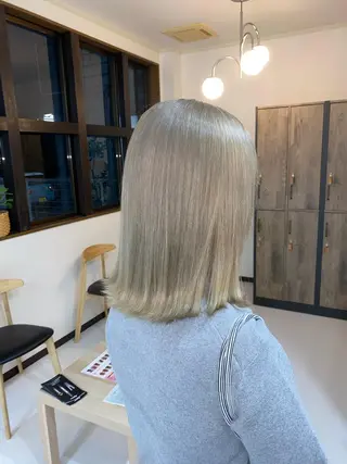 ミディアム 手塚 麗のヘアスタイル