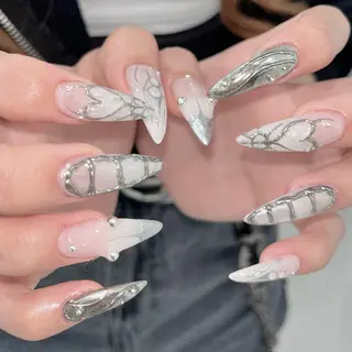 ネイル moca心斎橋店 Aina🐈⬛🤍のネイルデザイン