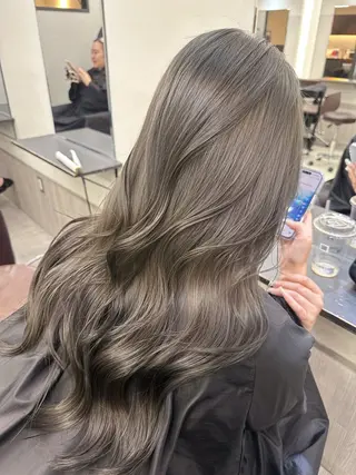 ロング カラー AiM エイム　韓国レイヤーのヘアスタイル