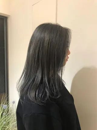 セミロング カラー 鈴木 まりやのヘアスタイル