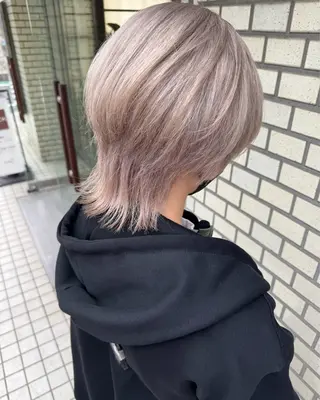 ショート カラー ヘアアレンジ ハイトーン特化🤍 浦住のヘアスタイル