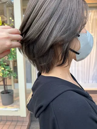 ショート カラー 川筋 桃果のヘアスタイル