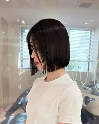 ショート カラー Akari暖色カラー /レイヤーカットのヘアスタイル