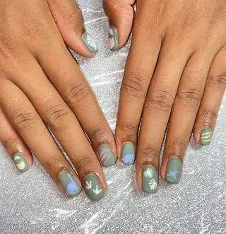 ネイル VIERU 🌈🎀💖のネイルデザイン