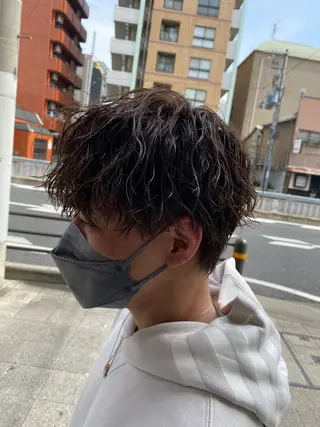 ショート パーマ 鍋島 拓真のヘアスタイル
