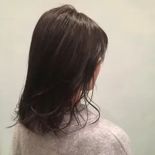 セミロング カラー SAKINO. ベージュカラーのヘアスタイル