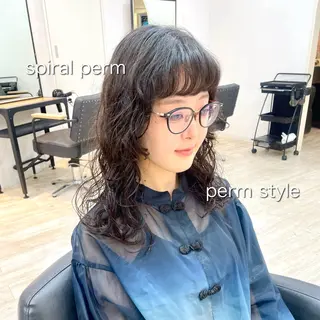 ミディアム パーマ ゆさこのか ダブルカラー／縮毛のヘアスタイル