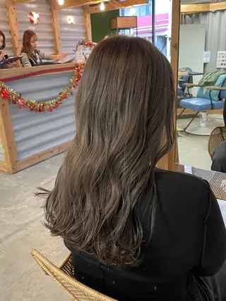 ロング 原田 彩花のヘアスタイル