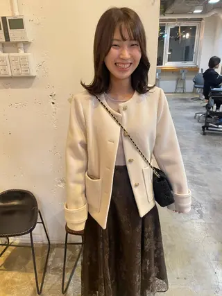 ミディアム カラー MIOベージュカラー 柔らかいカラーのヘアスタイル
