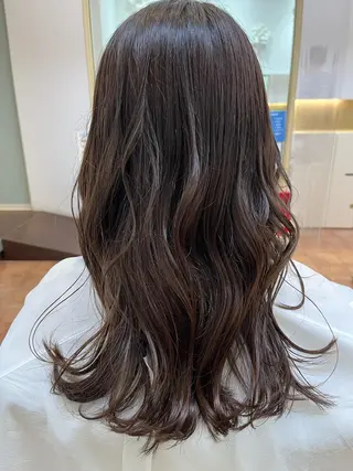 カラー イオカ ヒトミのヘアスタイル