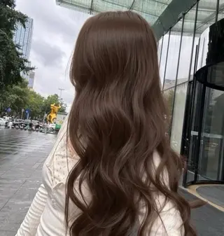 ロング カラー 透明感ベージュ/ レイヤー縮毛矯正のヘアスタイル